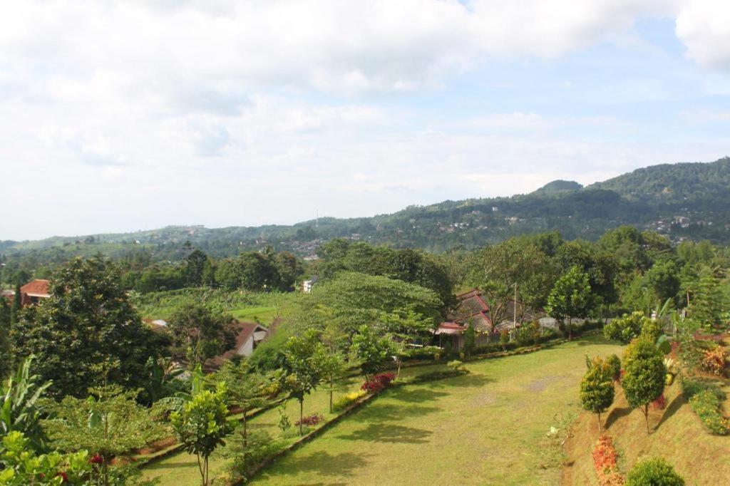 Hotel Graha Widjaja Puncak Exterior foto
